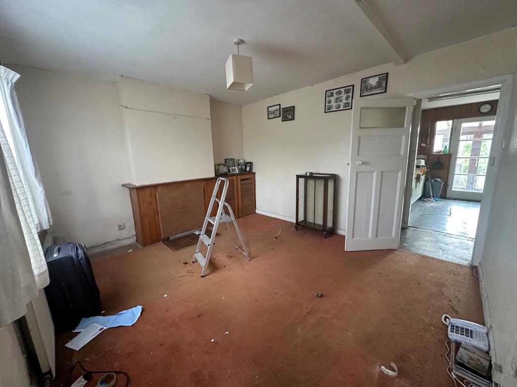 Lot: 157 - CHALET BUNGALOW FOR REFURBISHMENT POTENTIAL FOR EXTENSION - Living room